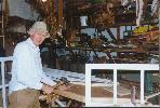 Oom Len Henning van Brakpan in sy werkswinkel besig om meubels te maak