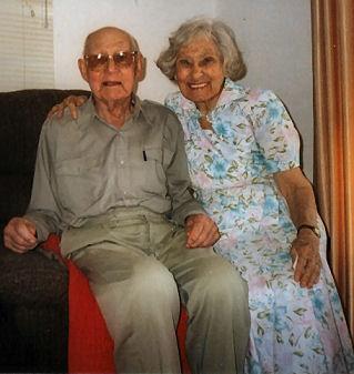 Oom Bill Henning (93) van Maclear en sy enigste oorlewende suster, Daphné, drie weke voor sy dood op 21 November 2004