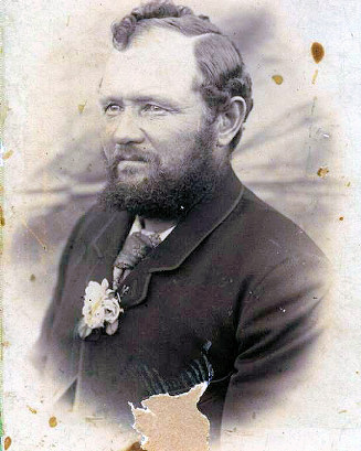 b1.c6.d11. Lourens Jacobus Henning *16-5-1853, broer van Christiaan Henning van Denemarken. Lou Henning, die bekende sportprenttekenaar van RAPPORT is na hierdie voorsaat va hom vernoem.