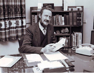 b1.c3.d2.e2.f7.g2. James Adrian Henning *26-7-1940