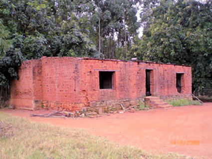 Die murasie van die huis van b7.c13.d2. Gerhardus Albertus Frederik Henning *April 1873 en sy gesin op die plaas Mafafula, in die Tzaneen distrik. Hy en sy vrou, Martha het ses kinders (vier dogters en twee seuns) hier groot gemaak. 
Ons het ook 'n goeie foto van GAF Henning by Koos Groenewald gekry 
