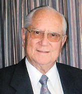 b9.c1.d2.e9.f4. Dr. Japie Henning *26-3-1925 van Uniondale, wat in 'n hospitaal in Mosselbaai oorlede is